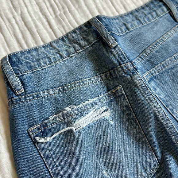 Vervet Distressed Mom Jeans Size 26 Cropped - Picture 3 of 8